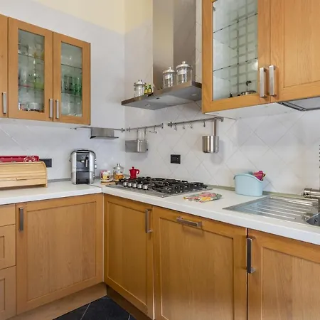 Oltretorrente Ampio Con Balconi