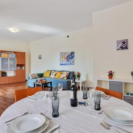 Oltretorrente Ampio Con Balconi Διαμέρισμα *