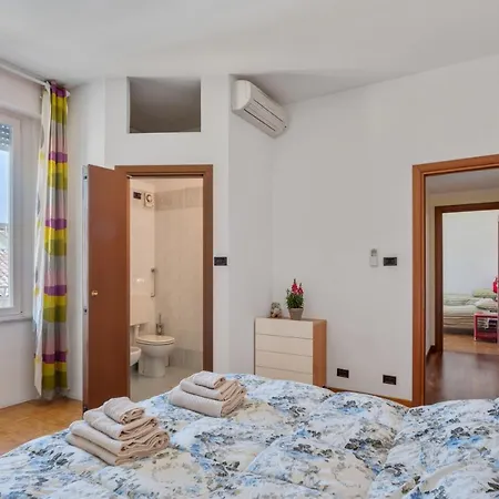Oltretorrente Ampio Con Balconi Lejlighed Parma