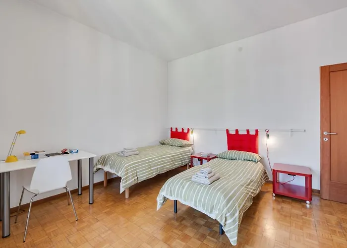 Oltretorrente Ampio Con Balconi פארמה