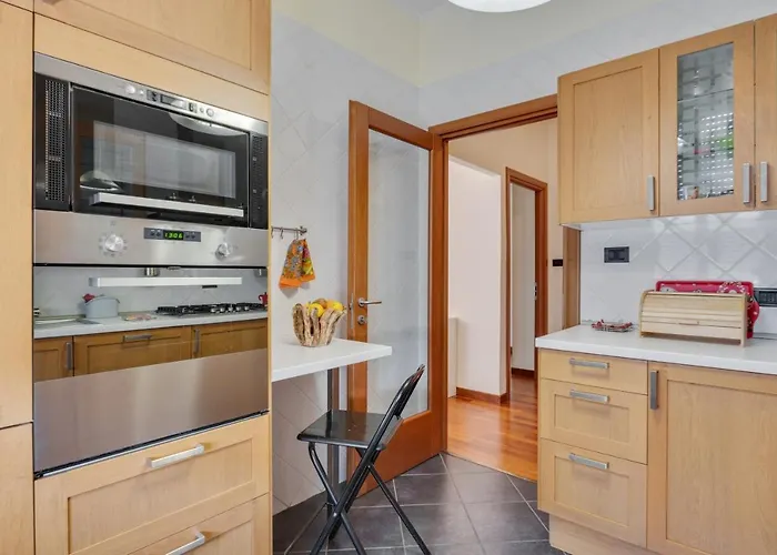 Oltretorrente Ampio Con Balconi פארמה