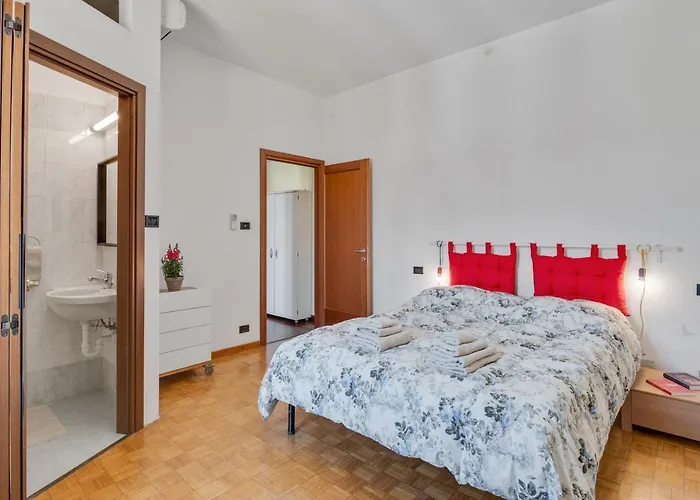 Oltretorrente Ampio Con Balconi דירה *