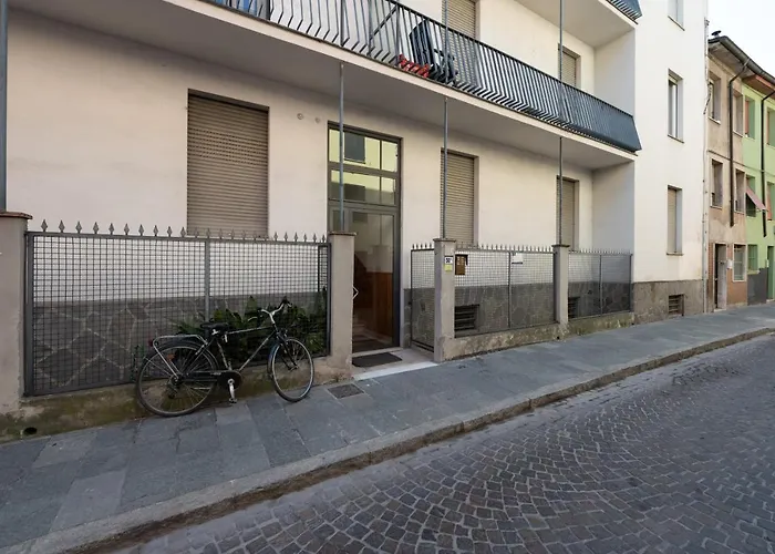 Oltretorrente Ampio Con Balconi פארמה