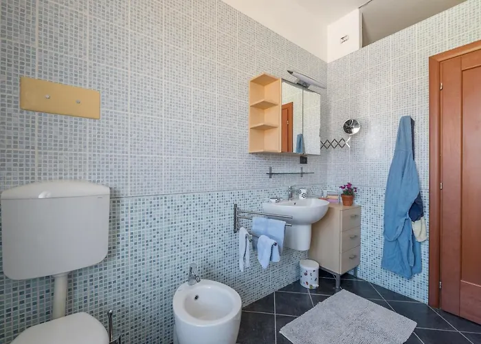 Oltretorrente Ampio Con Balconi *