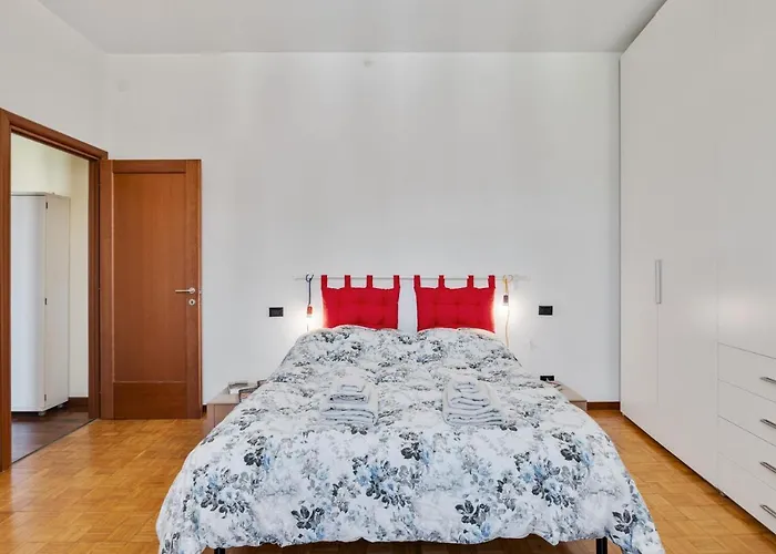 Oltretorrente Ampio Con Balconi